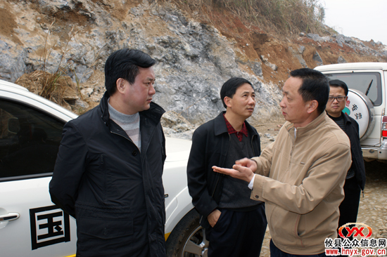 常务副县长李能斌深入S315攸县段建设工地督查