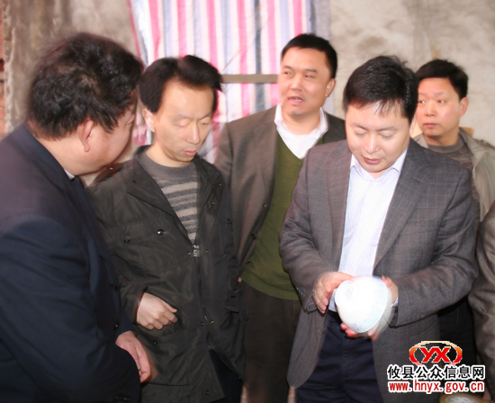 县委常委、组织部长熊炜率办点单位负责人到酒埠江镇调研