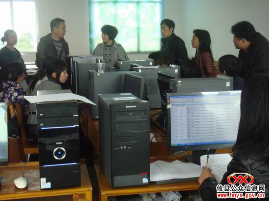 攸县计生局机关干部下乡指导全员人口数据核查