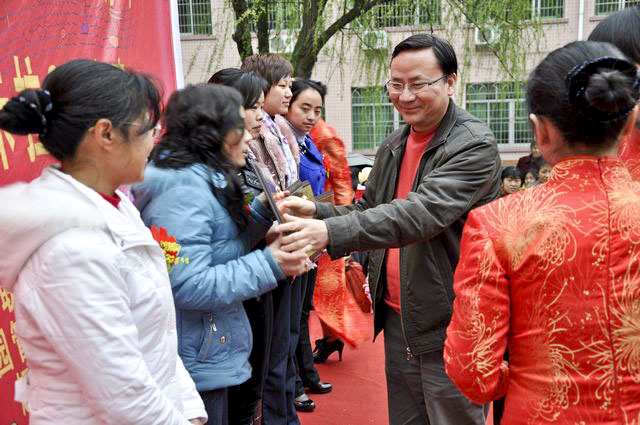 炎陵县举行庆祝“三八”国际劳动妇女节100周年暨“万家福”杯女性卡拉OK赛