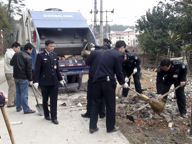 县城管局积极开展“3.5”活动