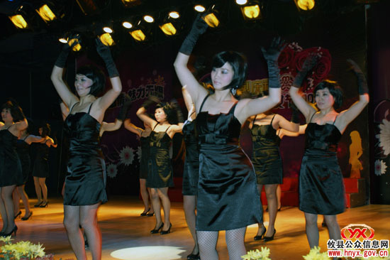 攸县女干部载歌载舞欢庆“三八”妇女节