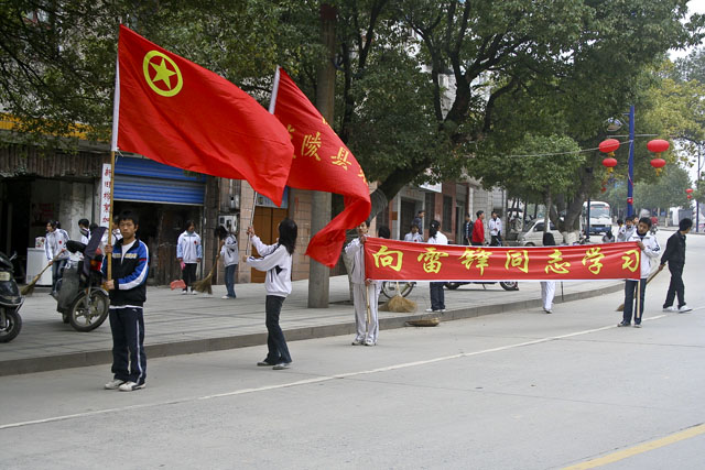 炎陵县上下掀起学雷锋活动高潮