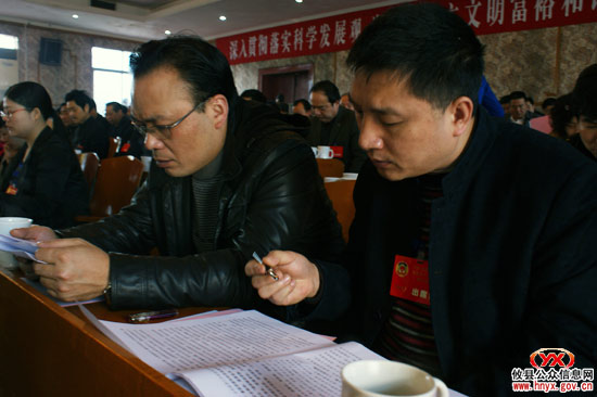县政协委员列席县十五届人大四次会议听取《政府工作报告》
