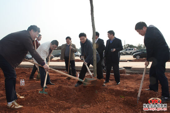 攸县县级领导带头到攸州工业园义务植树