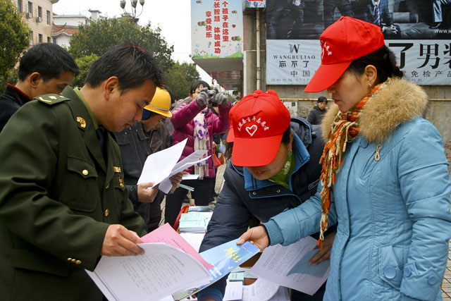 炎陵县上下掀起学雷锋活动高潮