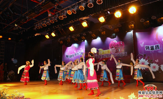 攸县女干部载歌载舞欢庆“三八”妇女节