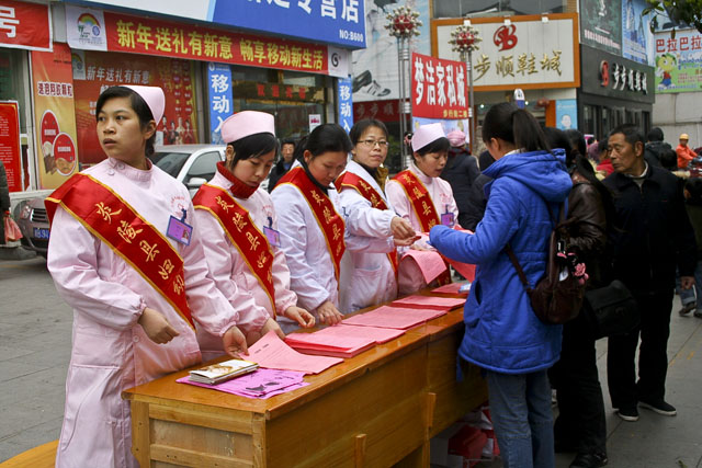 炎陵县上下掀起学雷锋活动高潮