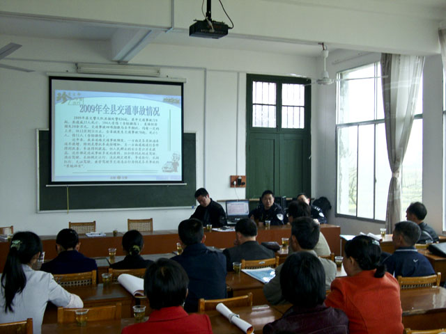 东风乡开展交通安全知识培训