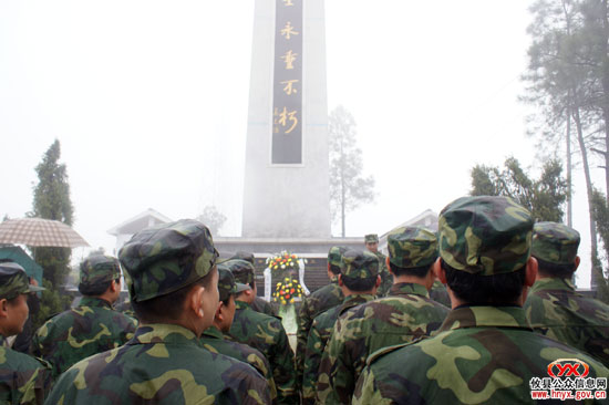 攸县武装部组织部分民兵到六十分革命烈士陵园扫墓