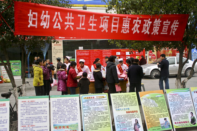 炎陵县上下掀起学雷锋活动高潮