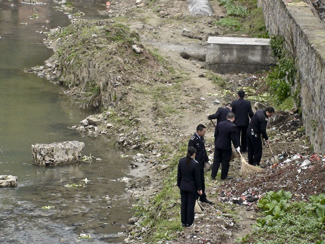 县城管局积极开展“3.5”活动