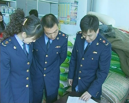人勤春早：皇图岭工商所积极为春耕查农资