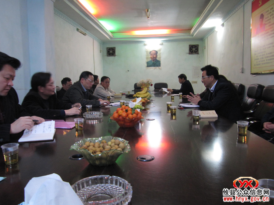 县委副书记谭智勇率办点单位负责人到皇图岭镇研究工作