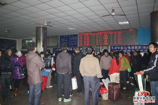 元宵节后，攸县汽车站再次迎来返程客流高峰
