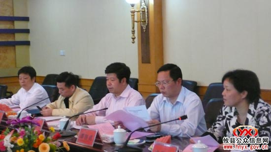 省药监局副局长李赤群一行到攸县调研