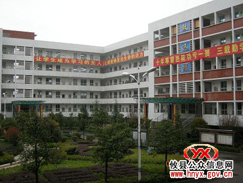 长鸿学校举行初中部中考百日誓师大会