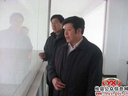 县委书记邝邹飞率办点单位负责人到网岭研究工作