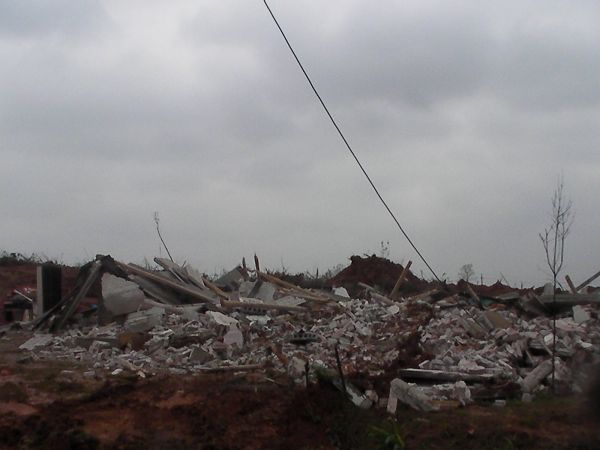 华强项目建设推进有序 1日拆除两处违法建筑（视频）