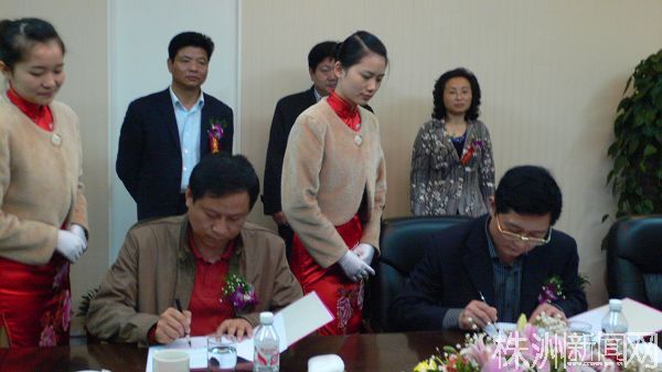 省商业技术学院21日签订进驻职教园协议