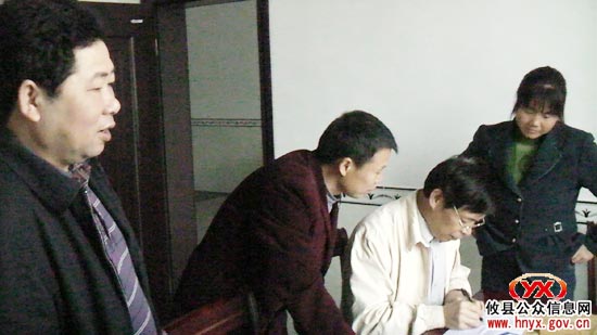 省政府督查室张铁华一行来攸县督查春季动物防疫工作