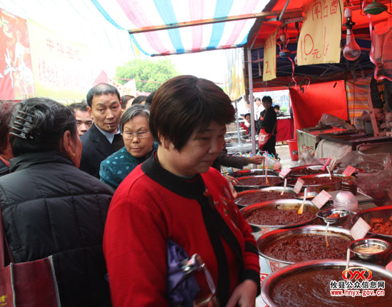 攸县首届美食•商品博览会因雨改为明天正式开幕