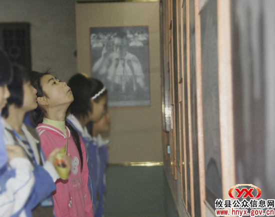 攸县400多名中小学生参观谭震林生平业绩陈列室