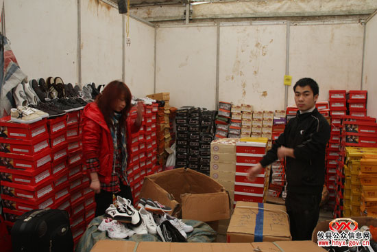 攸县首届美食•商品博览会因雨改为明天正式开幕