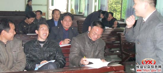 攸县酒埠江镇与移民办合请专家给农民传授种养技术