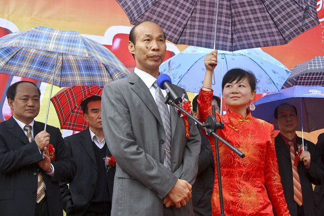 佛山光大服装有限公司顺利“着陆”炎陵