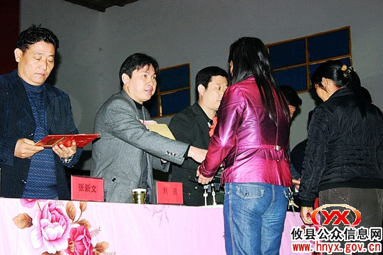 攸县鸾山镇进行经济工作动员和文明建设表彰