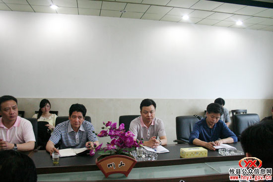 胡湘之一行就打击非法铁矿和安全生产工作进行督查