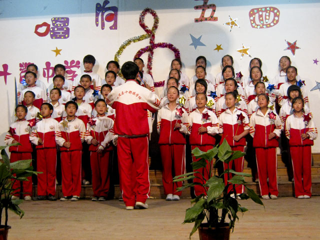 十都中学成功举办“唱响五四”歌唱比赛活动