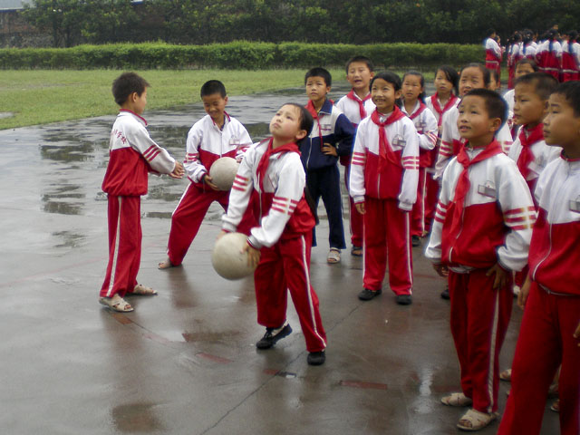 中村乡民族学校六一活动丰富多彩