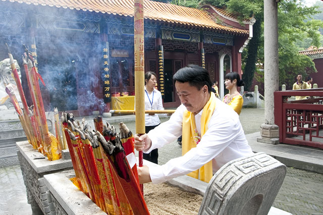 威胜集团隆重举行祭祀炎帝陵典礼并为炎帝陵建设捐款百万元