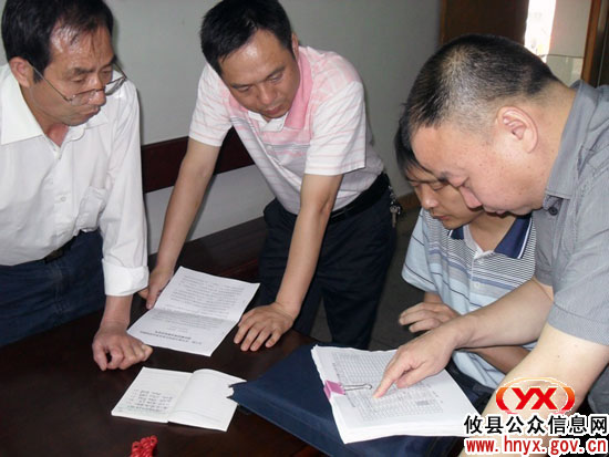 攸县移民办派员到酒埠江镇检查移民安置工程情况