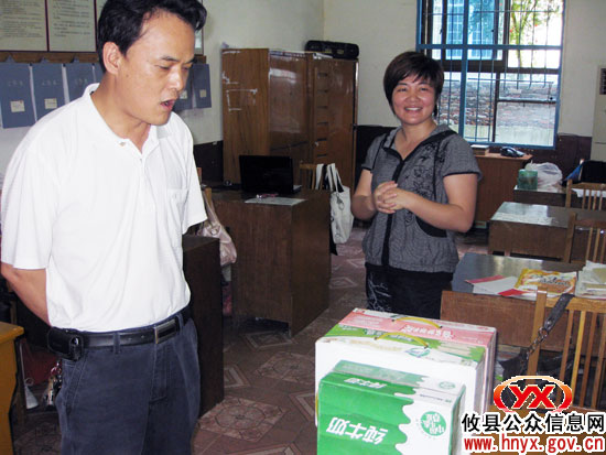 迎“七&middot;一”：　攸县房产局开展“送温暖”活动