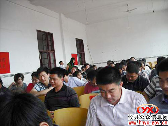 攸县湖南坳乡召开百人大会集中评议派出所干警