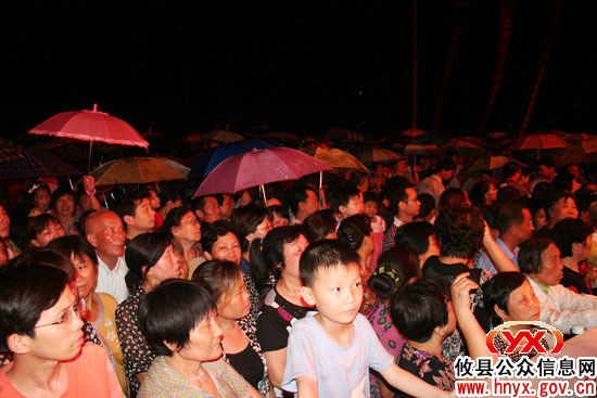 迎“七&middot;一”：攸县城关镇雪花社区居民文艺汇演昨晚上演