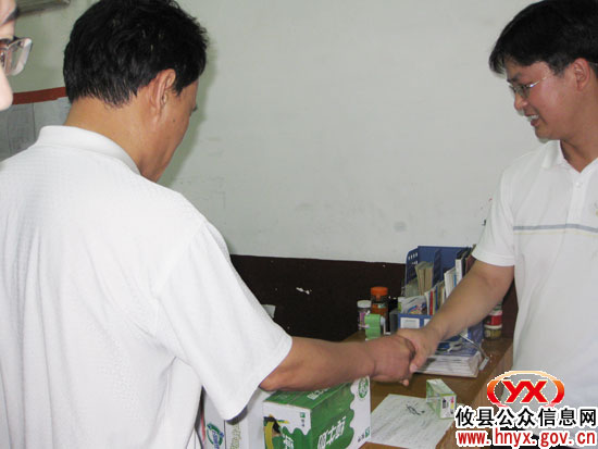 迎“七&middot;一”：　攸县房产局开展“送温暖”活动