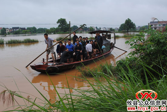 攸县莲塘坳乡全力防汛抗灾救助受困群众