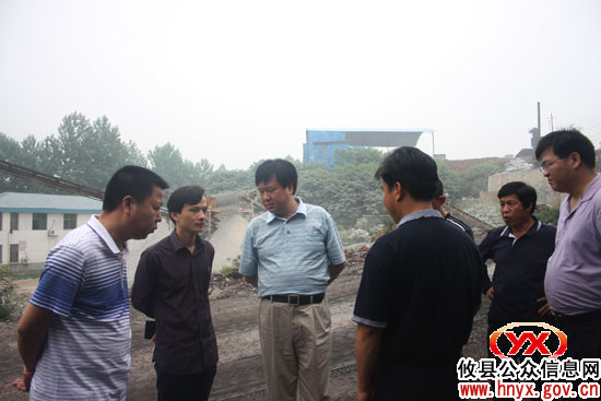 李能斌一行到坪阳庙乡督查财税工作