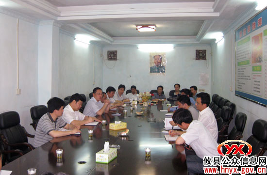 邝邹飞一行到皇图岭镇调研指导工作