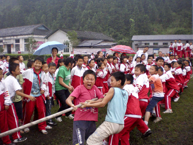 中村乡民族学校六一活动丰富多彩