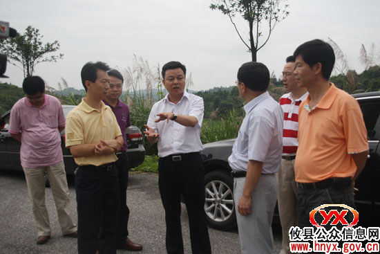 胡湘之一行到酒埠江镇督查指导“三大战役”工作