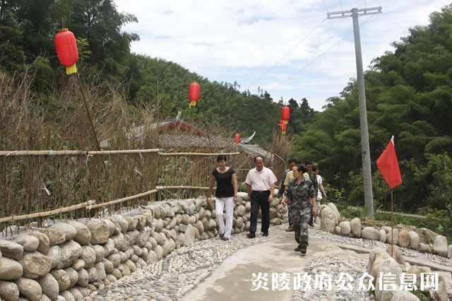 李晖到十都密花生态园视察指导工作
