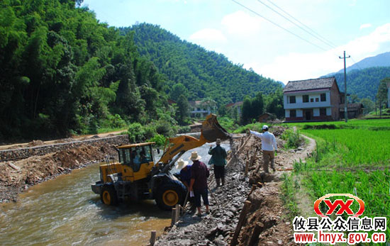 攸县莲塘坳乡阳升观村正在抢修道路