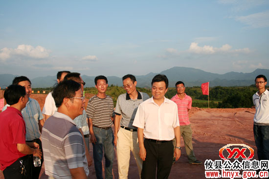 胡湘之一行督查县垃圾处理场和部分交通项目建设情况