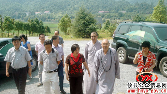 全国佛教协会副会长圣辉赴黄丰桥宝宁寺拜谒