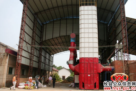 市农机局副局长李钢粮视察攸县新希望农机服务专业合作社